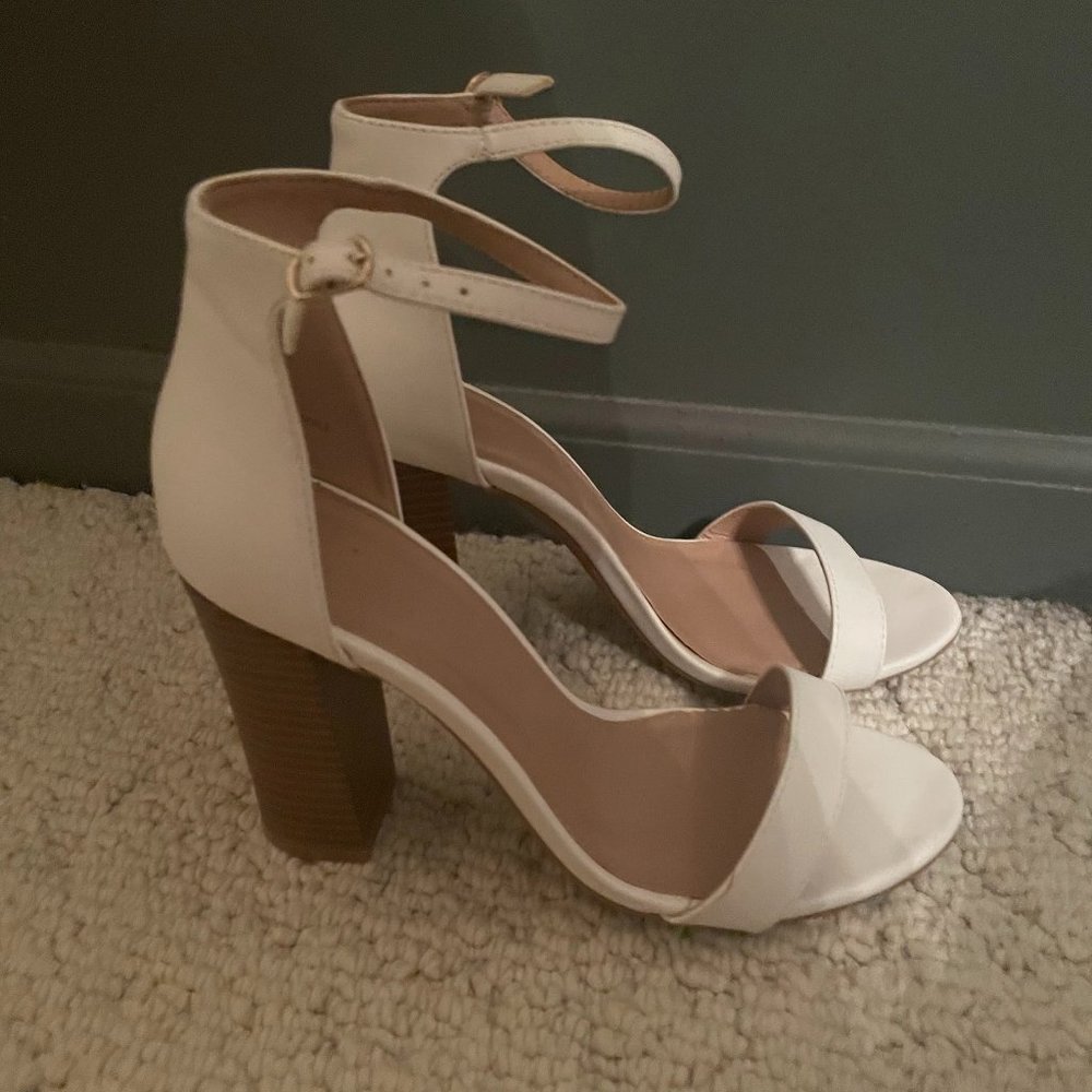 White chunky, strapped open toe heel, 9